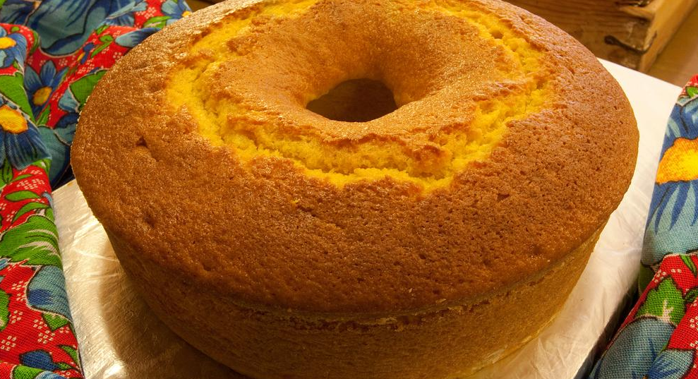 Bolo de milho de lata no liquidificador